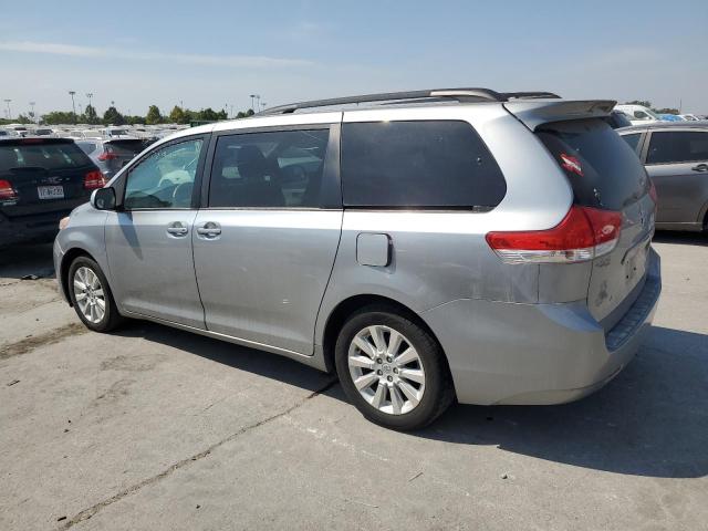 5TDJK3DC5DS054207 - 2013 TOYOTA SIENNA LE 银色 照片 2