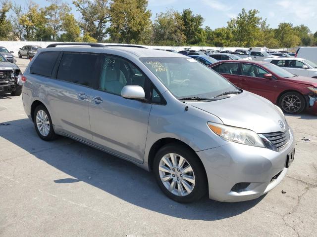 5TDJK3DC5DS054207 - 2013 TOYOTA SIENNA LE 银色 照片 4
