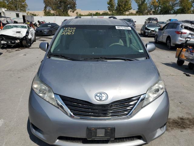 5TDJK3DC5DS054207 - 2013 TOYOTA SIENNA LE 银色 照片 5