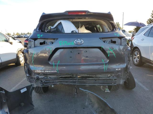 5TDHZRAH4NS137335 - 2022 TOYOTA HIGHLANDER XLE CHARCOAL photo 6