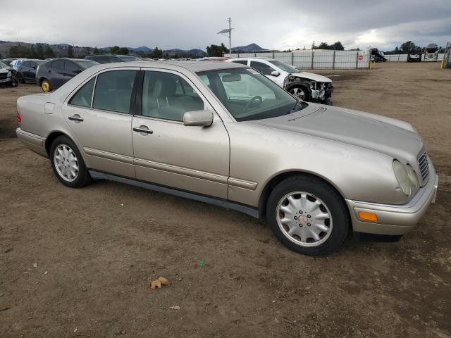 WDBJF65H8XA792048 - 1999 MERCEDES-BENZ E 320 BEIGE photo 4