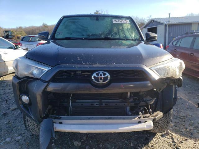 JTEBU5JR3J5563972 - 2018 TOYOTA 4RUNNER SR5/SR5 PREMIUM ნაცრისფერი ფოტო 5