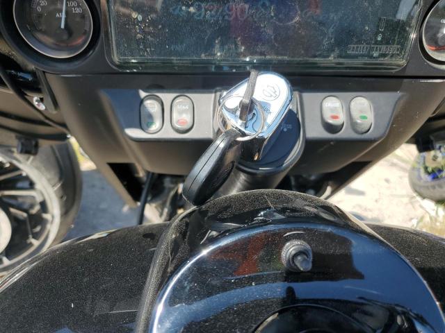 1HD1FC4199Y622004 - 2009 HARLEY-DAVIDSON FLHTCU BLACK photo 8