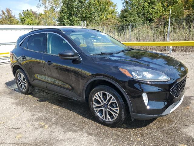 1FMCU9H91LUC21432 - 2020 FORD ESCAPE SEL BLACK photo 4