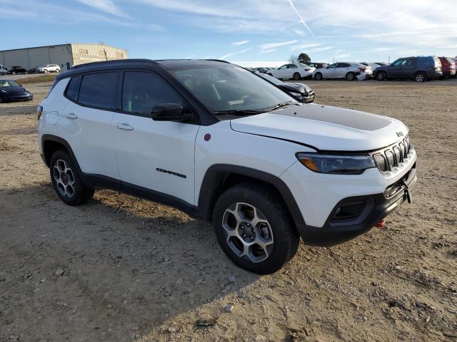 3C4NJDDBXNT193502 - 2022 JEEP COMPASS TRAILHAWK WHITE photo 4