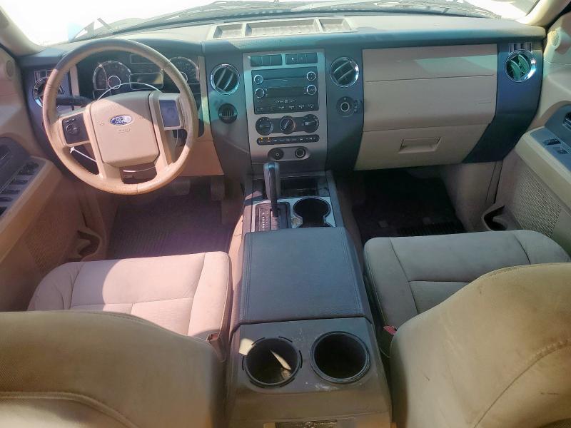 1FMFU15598LA10959 - 2008 FORD EXPEDITION XLT WHITE photo 8