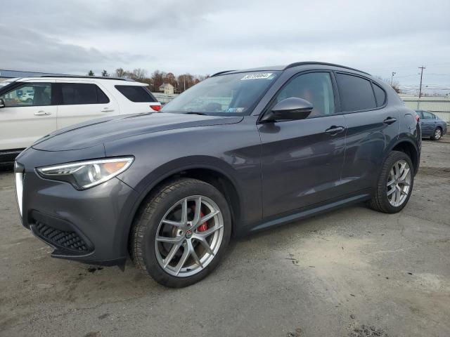 ZASFAKPN0J7B90144 - 2018 ALFA ROMEO STELVIO SPORT Grau Foto 1