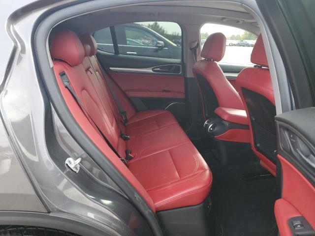 ZASFAKPN0J7B90144 - 2018 ALFA ROMEO STELVIO SPORT Grau Foto 11