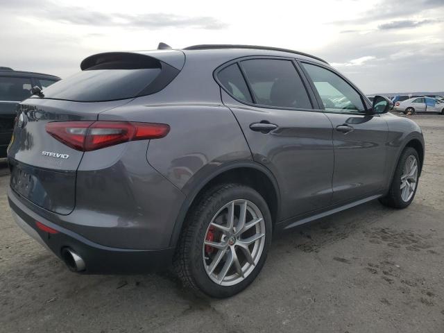 ZASFAKPN0J7B90144 - 2018 ALFA ROMEO STELVIO SPORT Grau Foto 3