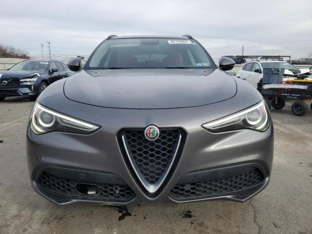 ZASFAKPN0J7B90144 - 2018 ALFA ROMEO STELVIO SPORT Grau Foto 5