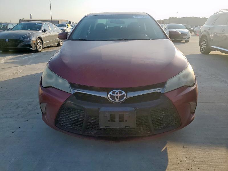 4T1BF1FK4HU703798 - 2017 TOYOTA CAMRY LE 红色 照片 5