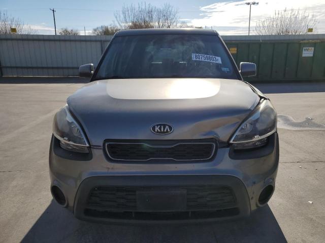 KNDJT2A55D7492040 - 2013 KIA SOUL GRAY photo 5