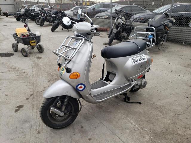 ZAPM198F415001117 - 2001 VESPA SCOOTER SILVER photo 2