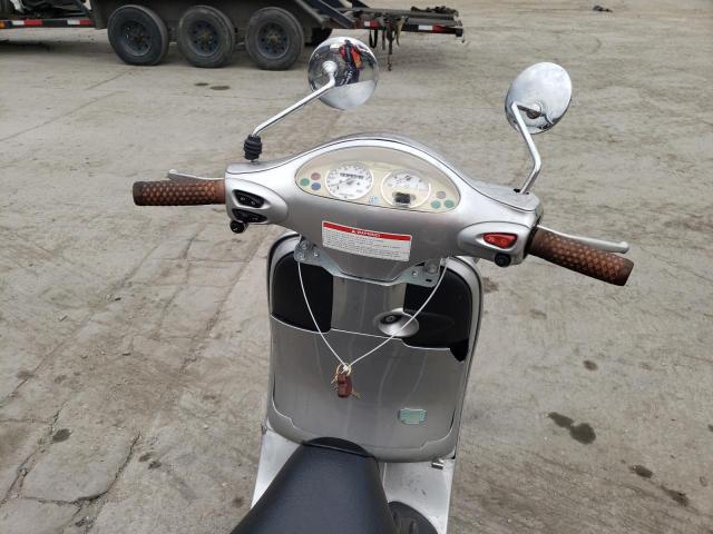 ZAPM198F415001117 - 2001 VESPA SCOOTER SILVER photo 5