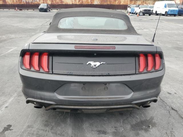 1FATP8UH3J5132557 - 2018 FORD MUSTANG 灰色 照片 6