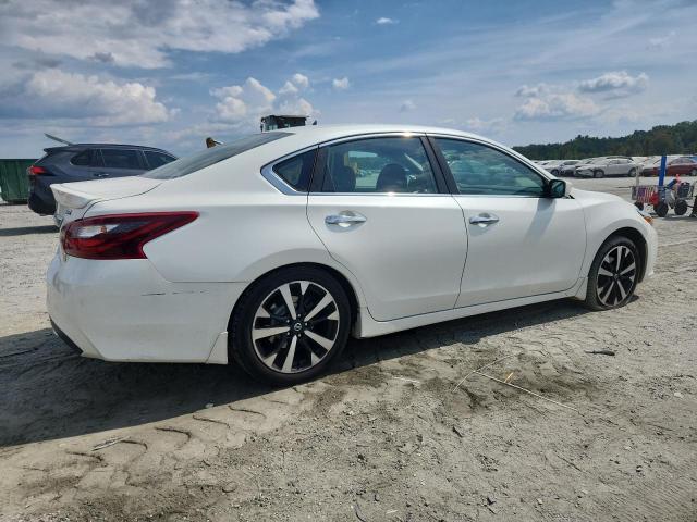 1N4AL3AP0JC104910 - 2018 NISSAN ALTIMA 2.5 Սպիտակ լուսանկար 3