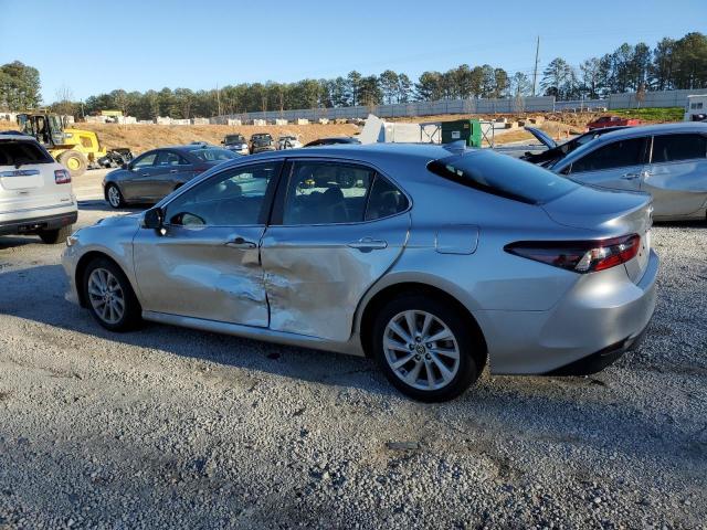 4T1C11AK6NU668364 - 2022 TOYOTA CAMRY LE SILVER photo 2