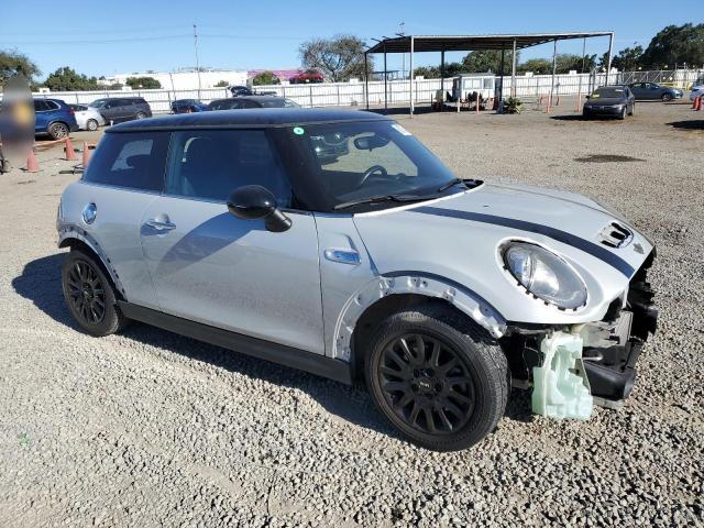 WMWXP7C50J2C62388 - 2018 MINI COOPER S SILVER photo 4