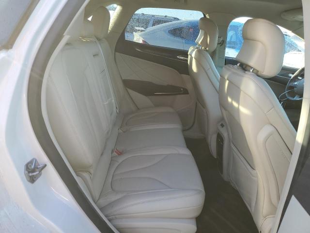 5LMCJ3D91JUL31774 - 2018 LINCOLN MKC RESERVE WHITE photo 11