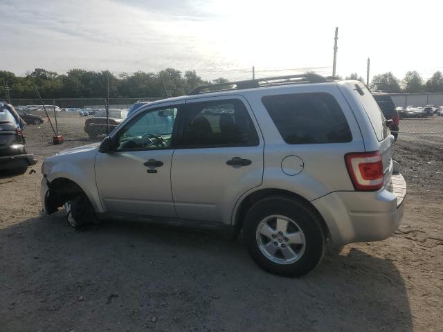 1FMCU9DG8BKA31027 - 2011 FORD ESCAPE XLT 银色 照片 2