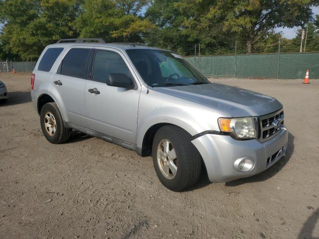 1FMCU9DG8BKA31027 - 2011 FORD ESCAPE XLT 银色 照片 4