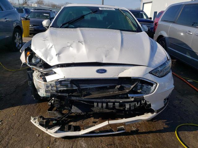 3FA6P0LUXKR164577 - 2019 FORD FUSION SE WHITE photo 5