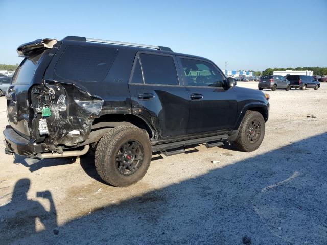 JTEEU5JR2N5269305 - 2022 TOYOTA 4RUNNER SR5 BLACK photo 3