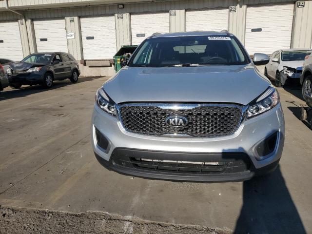 5XYPGDA34JG425081 - 2018 KIA SORENTO LX SILVER photo 5