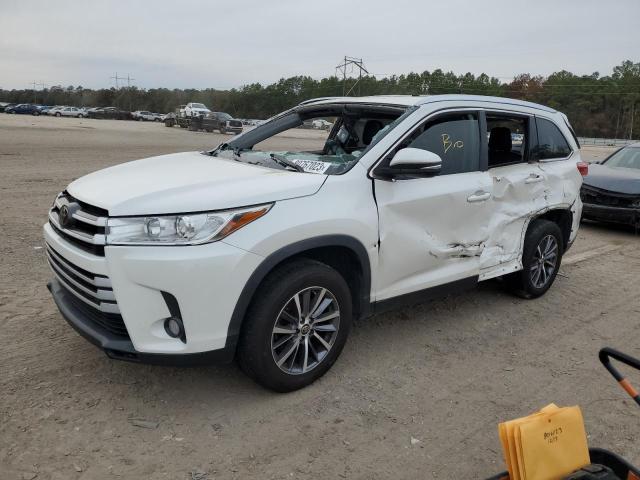 5TDKZRFHXKS557532 - 2019 TOYOTA HIGHLANDER SE WHITE photo 1