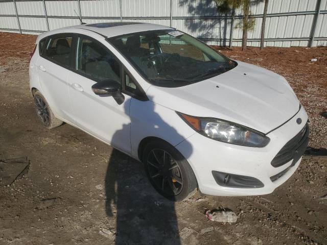 3FADP4EJ8GM153874 - 2016 FORD FIESTA SE WHITE photo 4