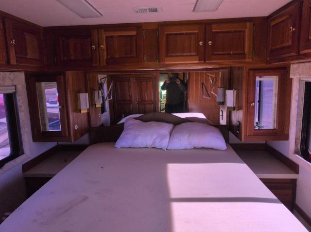 1RF120512Y2010067 - 2000 ROADMASTER RAIL DYANASTER BEIGE photo 6