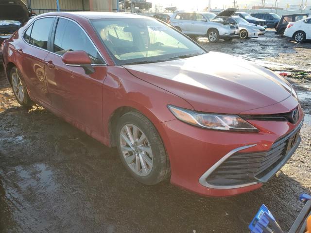 4T1C11BK2PU092337 - 2023 TOYOTA CAMRY LE RED photo 4