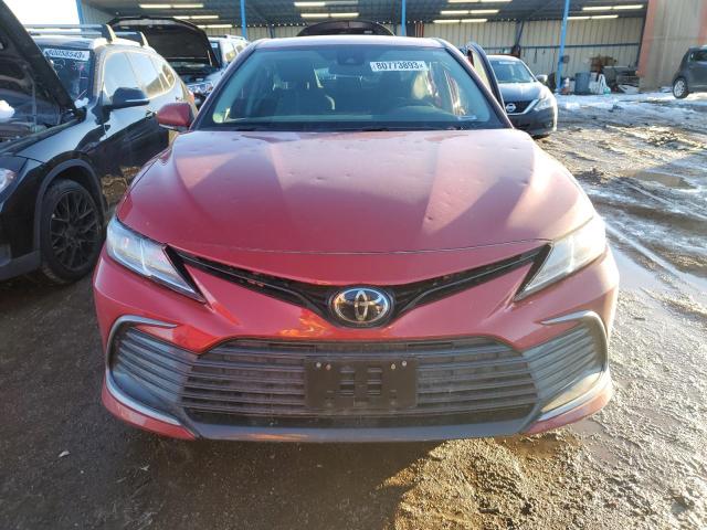 4T1C11BK2PU092337 - 2023 TOYOTA CAMRY LE RED photo 5