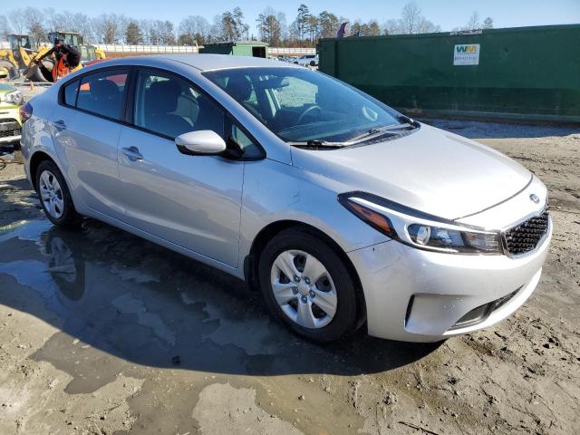 3KPFK4A76JE259642 - 2018 KIA FORTE LX SILVER photo 4