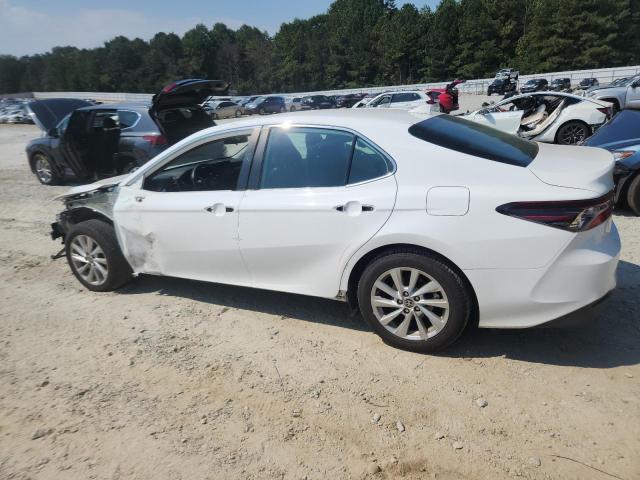 4T1C11AK9MU586093 - 2021 TOYOTA CAMRY LE WHITE photo 2