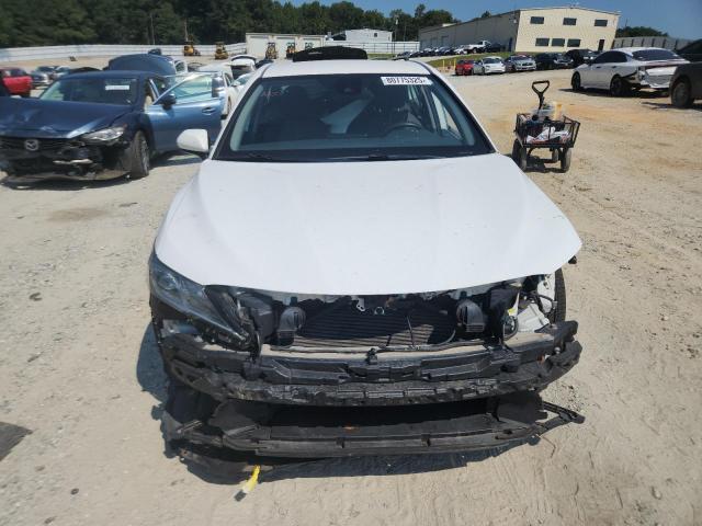 4T1C11AK9MU586093 - 2021 TOYOTA CAMRY LE WHITE photo 5