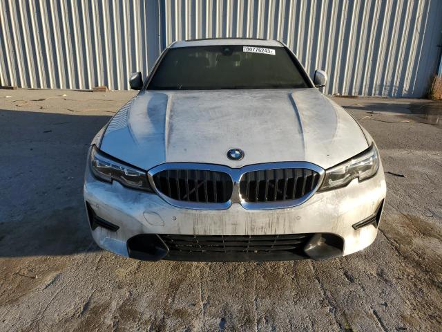 WBA5R1C51KAJ98512 - 2019 BMW 330I WHITE photo 5