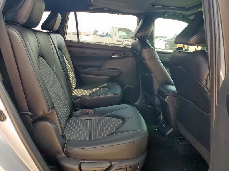 5TDKDRAH7PS513288 - 2023 TOYOTA HIGHLANDER L SILVER photo 11