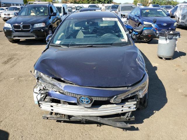 JTDEAMDE3NJ062218 - 2022 TOYOTA COROLLA LE BLUE photo 5