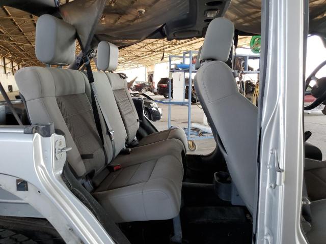 1J4GA59128L640526 - 2008 JEEP WRANGLER U SAHARA Արծաթագույն լուսանկար 10