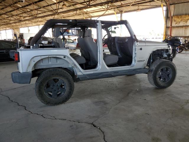 1J4GA59128L640526 - 2008 JEEP WRANGLER U SAHARA Արծաթագույն լուսանկար 3
