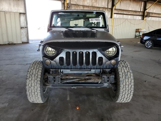 1J4GA59128L640526 - 2008 JEEP WRANGLER U SAHARA Արծաթագույն լուսանկար 5