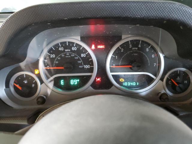 1J4GA59128L640526 - 2008 JEEP WRANGLER U SAHARA Արծաթագույն լուսանկար 9