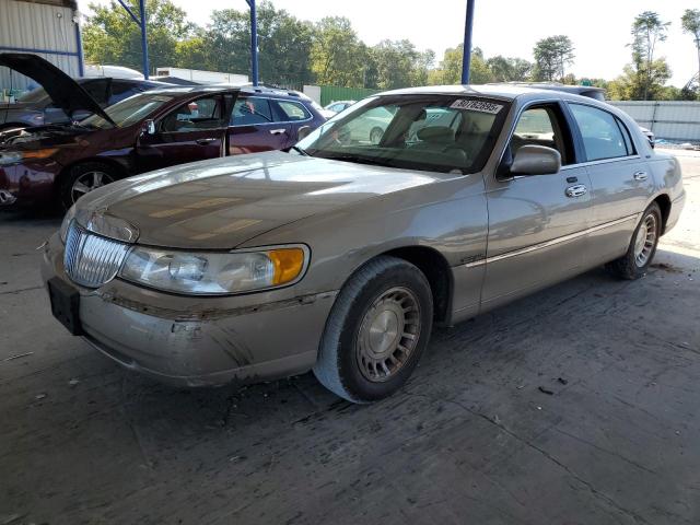 2001 LINCOLN TOWN CAR EXECUTIVE, 