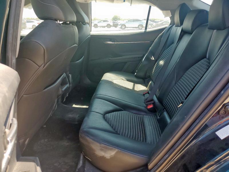 4T1B11HK1JU646672 - 2018 TOYOTA CAMRY L BLUE photo 10