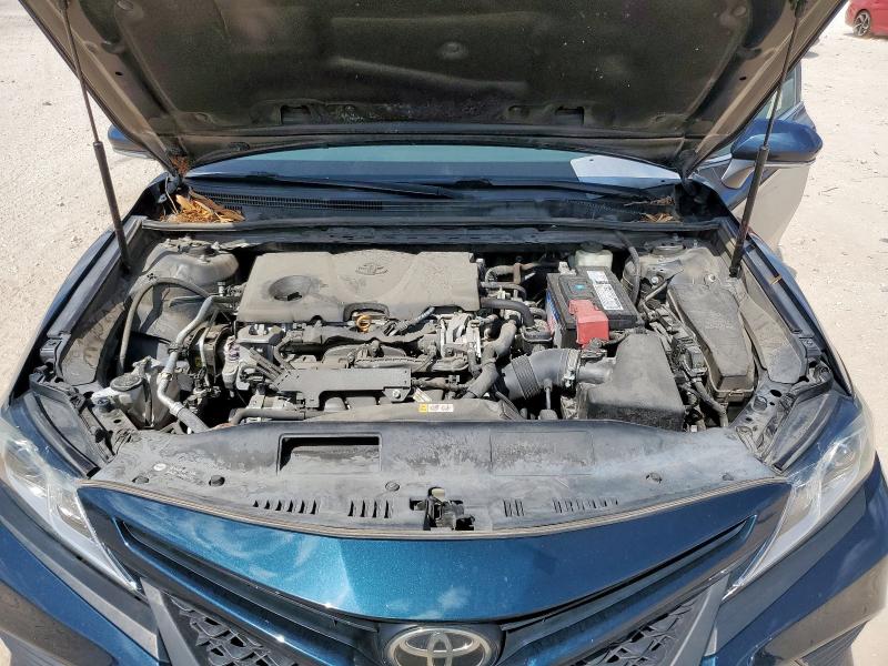 4T1B11HK1JU646672 - 2018 TOYOTA CAMRY L BLUE photo 11
