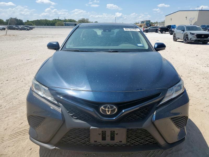 4T1B11HK1JU646672 - 2018 TOYOTA CAMRY L BLUE photo 5