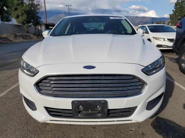 3FA6P0HDXFR249496 - 2015 FORD FUSION SE WHITE photo 5