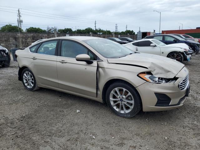 3FA6P0HDXKR203676 - 2019 FORD FUSION SE BEIGE photo 4