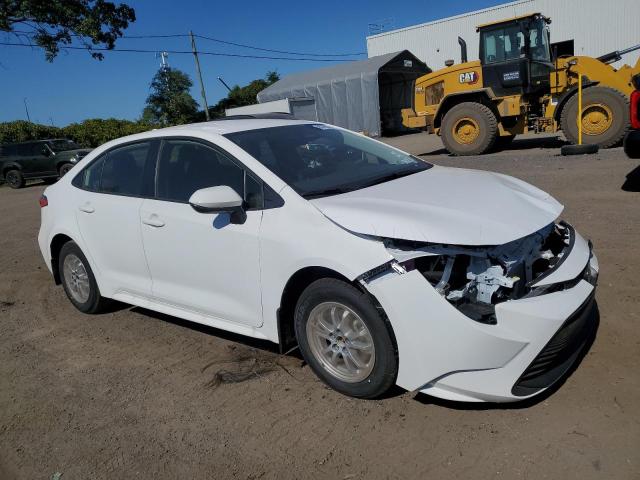 JTDBCMFE3S3100380 - 2025 TOYOTA COROLLA LE WHITE photo 4